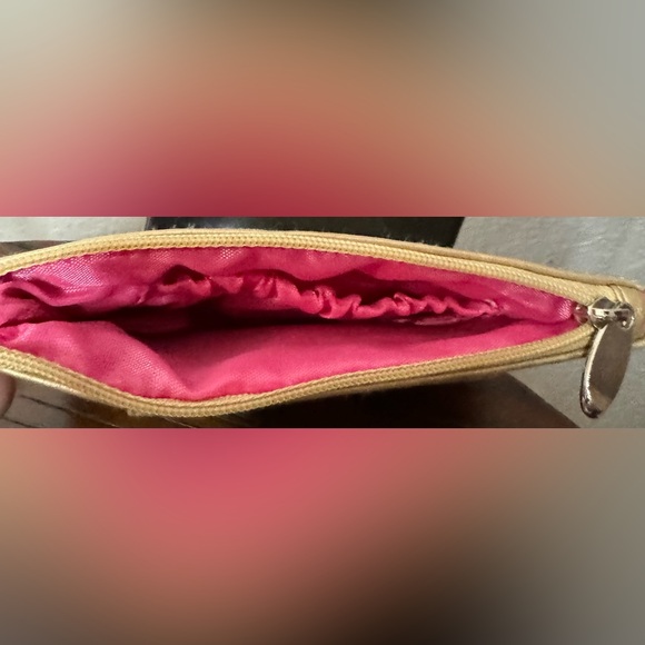 Hollywood Intuition By Jaye Hersh Metallic Gold & Pink Wristlet NWT - Picture 3 of 3